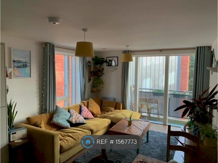 2 Bedroom Flat To Rent In Coronation Court, Bristol, BS3