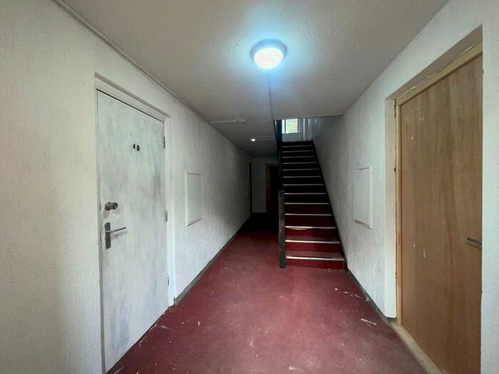 1 Bedroom Flat For Sale In Carnegie Avenue, Tipton, DY4