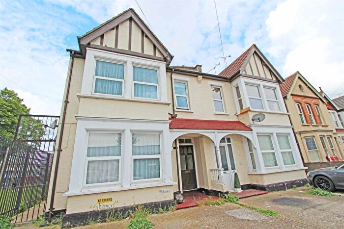 2 Bedroom Flat To Rent In Christchurch Road, Southend On Sea, SS2