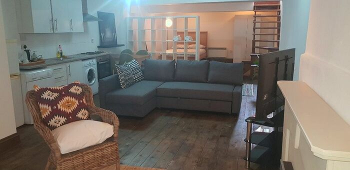Studio To Rent In High House Mews, Stoke Newington Church Street, London, N16