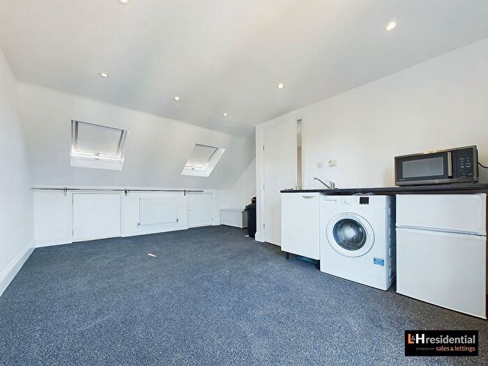 1 Bedroom Property To Rent In Warenford Way, Borehamwood, WD6