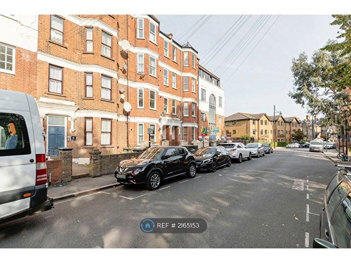 3 Bedroom Flat To Rent In Brixton, London, SW9