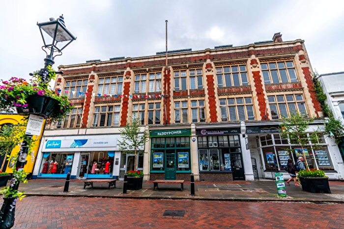 2 Bedroom Flat To Rent In Faraday House, High Street, Rochester, Kent, ME1
