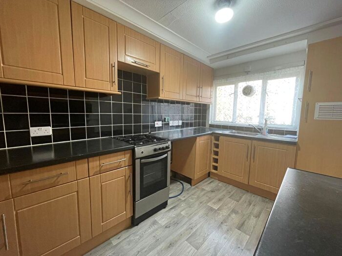 3 Bedroom Flat To Rent In Hanway Road, London, W7