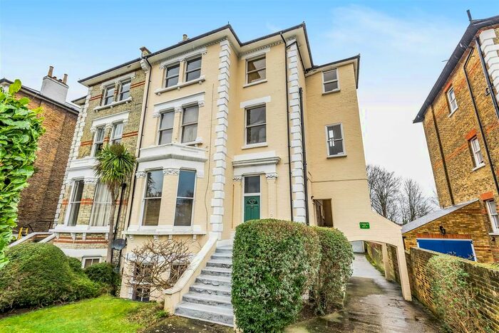 1 Bedroom Flat For Sale In Surbiton Hill Park, Surbiton, KT5