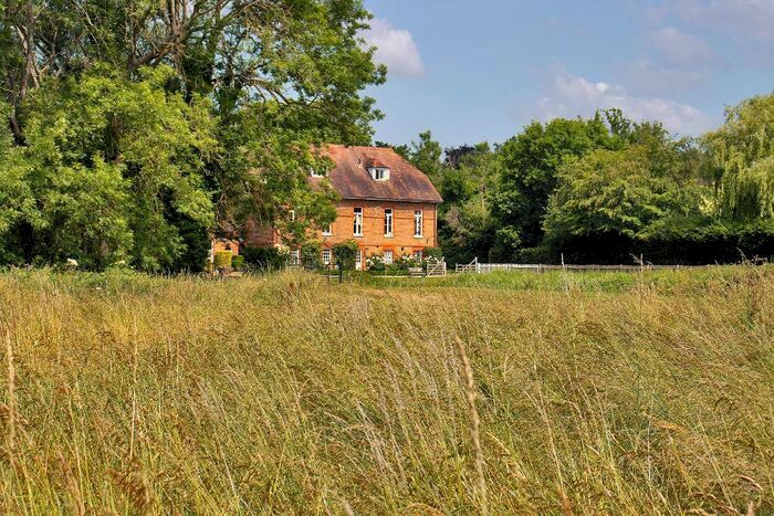 4 Bedroom Semi-Detached House For Sale In West Road, Hunton, Kent, ME15