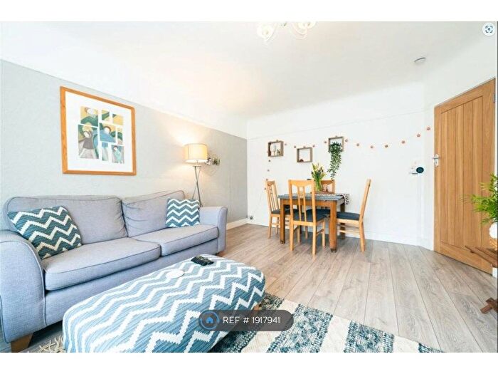 2 Bedroom Flat To Rent In Dorval Manor, Southampton, SO15