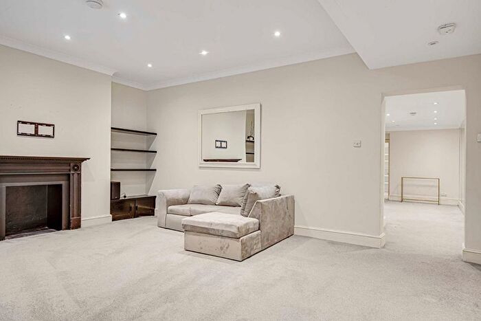 2 Bedroom Flat To Rent In Clanricarde Gardens, Notting Hill, W2