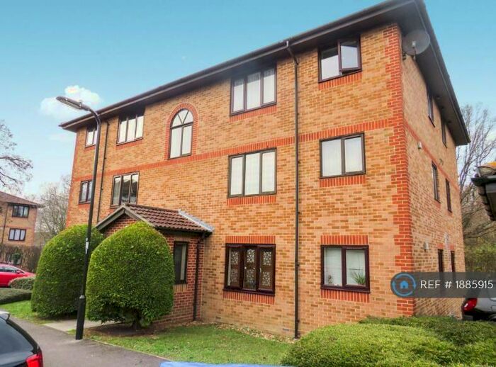 1 Bedroom Flat To Rent In Kern Close, Southampton, SO16