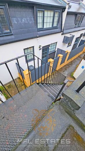 1 Bedroom Flat To Rent In High Street, London, SE25