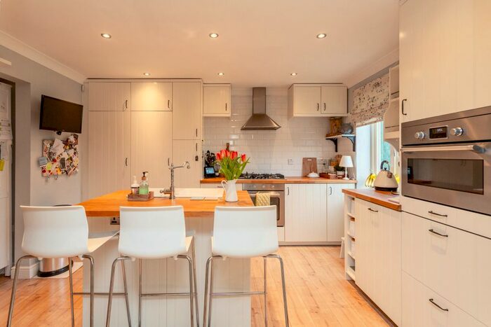 7 Bedroom Detached House For Sale In Riverside Court, Cawood, North Yorkshire, YO8