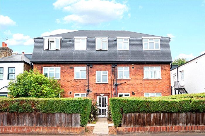 2 Bedroom Flat To Rent In Second Cross Road, Twickenham, TW2