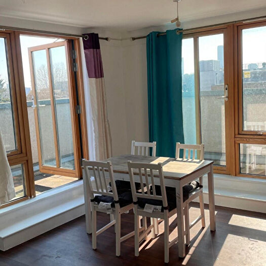 2 Bedroom Apartment For Sale In Hampden Lane, London, N17