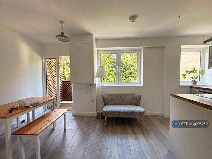 3 Bedroom Flat To Rent In Mellish St, London, E14