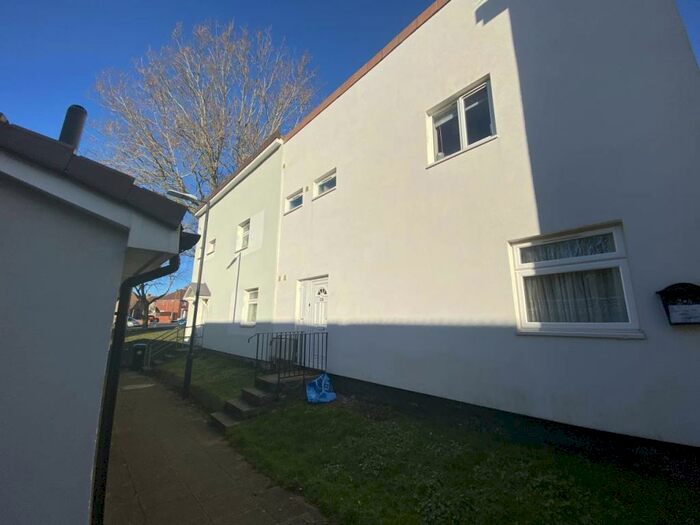 1 Bedroom Flat To Rent In Stanford Place, Knowle, Bristol, BS4