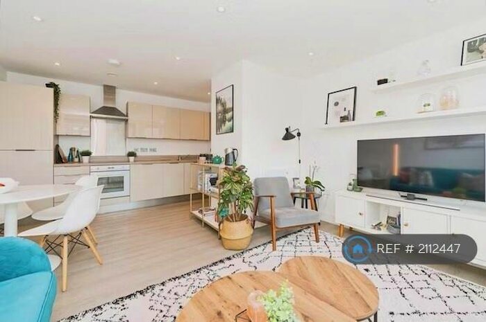 1 Bedroom Flat To Rent In Park House, New Malden, KT3