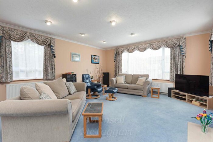 5 Bedroom Detached House For Sale In Chanctonbury Way, Crawley, RH11