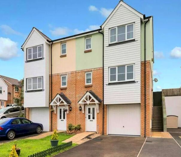3 Bedroom Town House To Rent In Kingdon Avenue, South Molton, EX36
