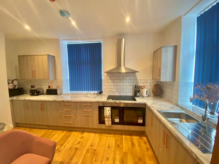 6 Bedroom Terraced House To Rent In Browning Road, Huddersfield, HD2