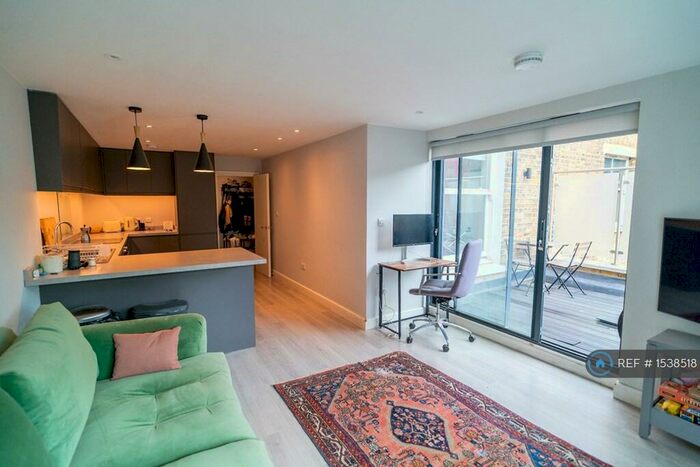 2 Bedroom Flat To Rent In Lea Bridge Road, London, E5