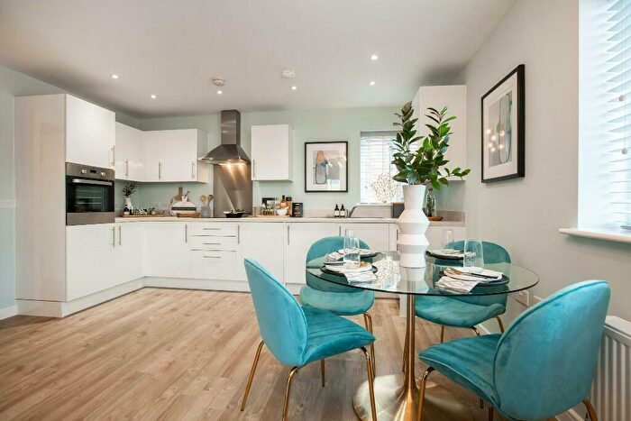 1 Bedroom Apartment For Sale In The Ridgeway, Enfield, EN2