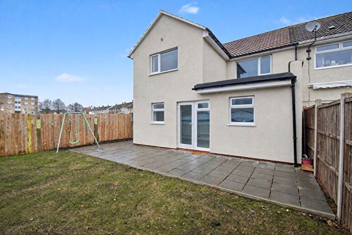 2 Bedroom Flat For Sale In Helmsley Way, Corby, NN18