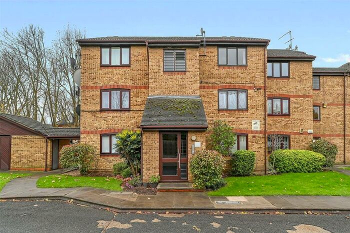 1 Bedroom Apartment To Rent In Britten Court, Abbey Lane, Stratford, London, E15