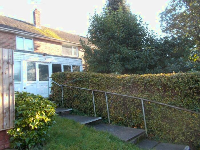 3 Bedroom House To Rent In Queensland Crescent, Burton-On-Trent, Staffordshire, DE15