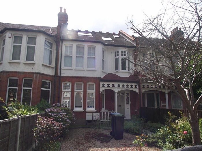 2 Bedroom Flat To Rent In Fox Lane, Palmers Green, N13