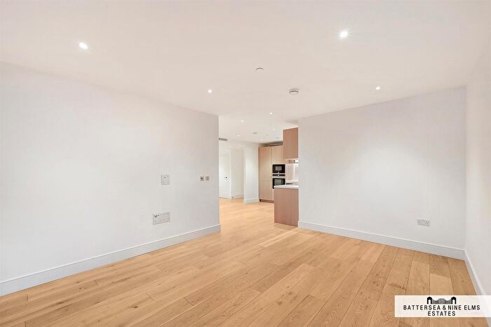 2 Bedroom Flat To Rent In Huntington House, Prince Of Wales Drive, SW11