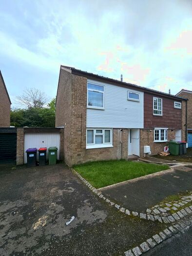 3 Bedroom Semi-Detached House To Rent In Farm Lodge Grove, Telford, TF3