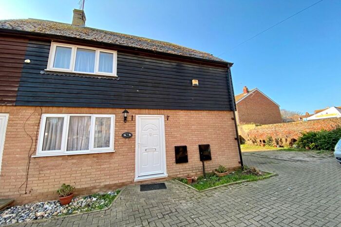 2 Bedroom Semi-Detached House To Rent In Monkton Place, Ramsgate, Kent, CT11