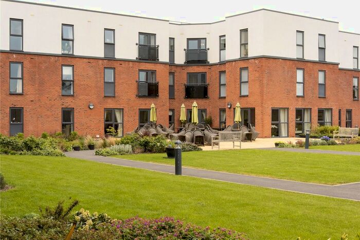 2 Bedroom Flat For Sale In Trimbush Way, Market Harborough, Leicestershire, LE16