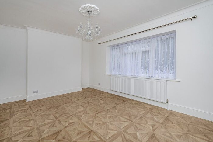 2 Bedroom Flat To Rent In Orchard Court, Stonegrove, Edgware, HA8