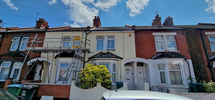 3 Bedroom Property To Rent In Whippendell Road, Watford, WD18