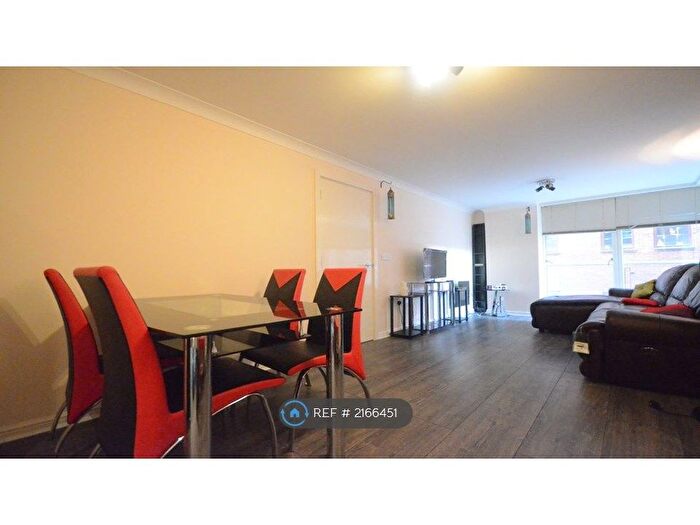 2 Bedroom Flat To Rent In Icon House, Reading, RG1