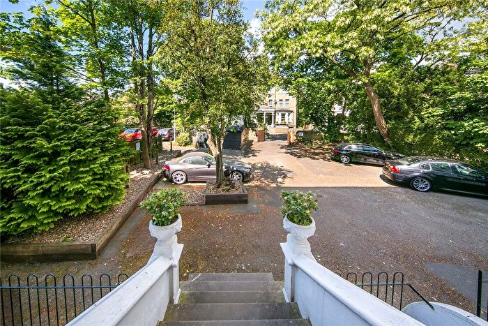 1 Bedroom Flat For Sale In Richmond Road, East Twickenham, TW1