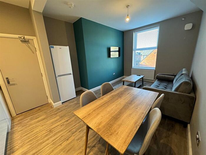2 Bedroom Apartment To Rent In Hyde Park Villas, Hyde Park, Leeds, LS6