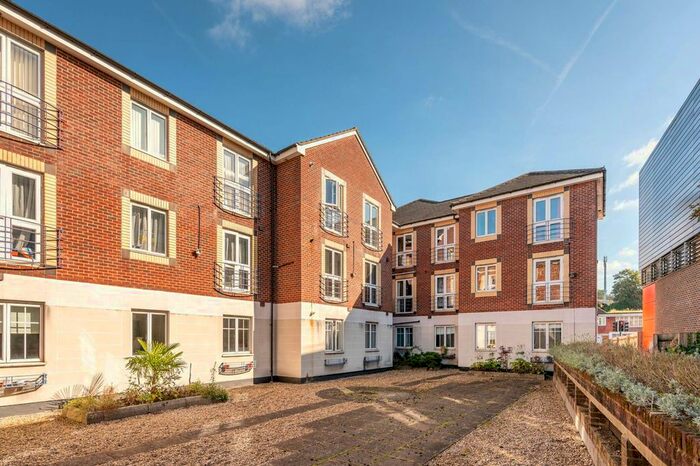 2 Bedroom Flat For Sale In Brighton Road, Purley, CR8