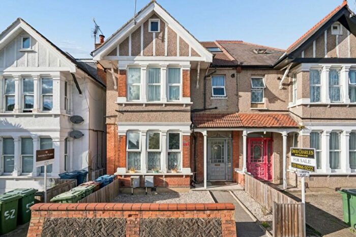 1 Bedroom Apartment To Rent In Cunningham Park, Harrow, HA1