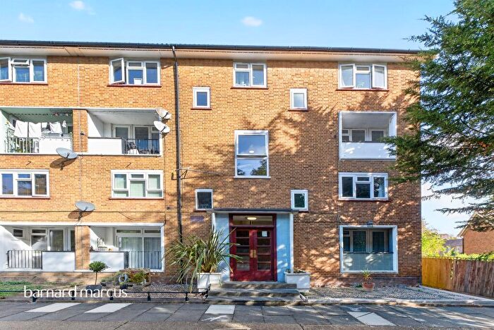 2 Bedroom Flat For Sale In Lawrie Park Gardens, London, SE26