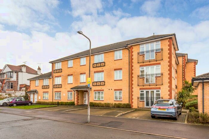 2 Bedroom Flat To Rent In Aspen Court, IG5