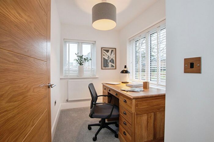 3 Bedroom Detached House For Sale In Edmondsham Road, Verwood, BH31