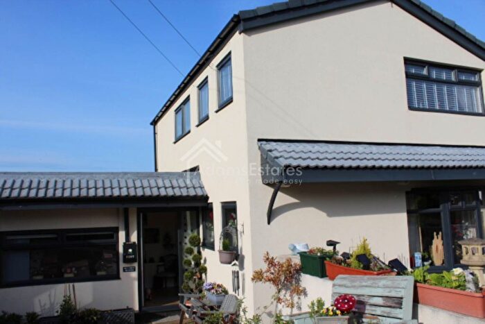 4 Bedroom Detached House For Sale In Nixon Close, Dewsbury, WF12