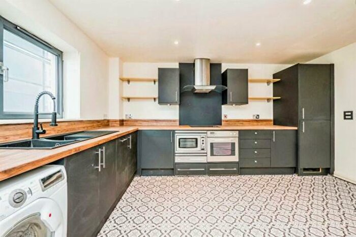 3 Bedroom Apartment To Rent In Churchill Way, Cardiff, CF10