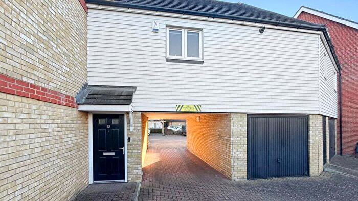 2 Bedroom Flat For Sale In Weir Road, Bexley, Kent, DA5