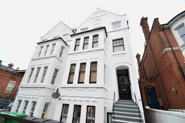 1 Bedroom Apartment To Rent In Claremont Gardens, Surbiton, KT6