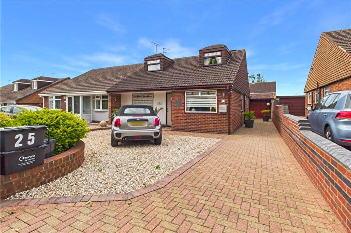 4 Bedroom Bungalow For Sale In Derwent Drive, Upper Stratton, Swindon, Wiltshire, SN2