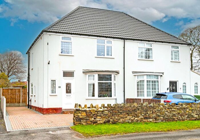 3 Bedroom Semi Detached House For Sale In Newbold Drive, Chesterfield, S41