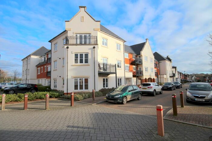 2 Bedroom Flat To Rent In Longhurst Avenue, Horsham, RH12